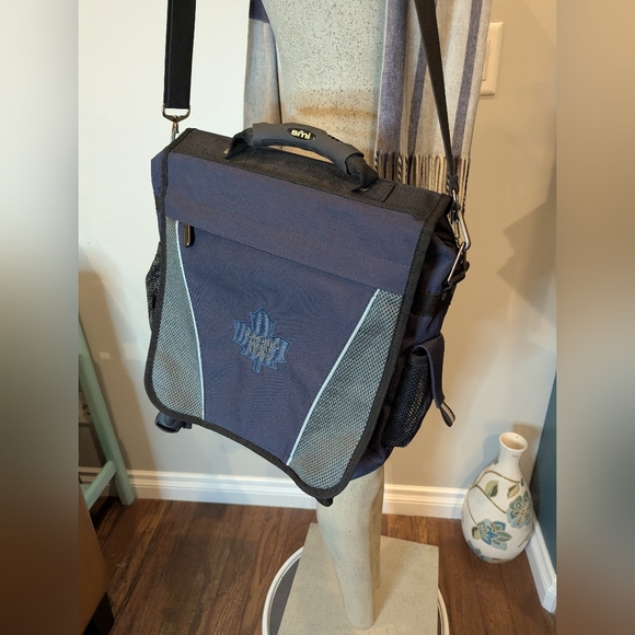 NHL Toronto Maple Leaf convertible backpack Messenger Bag - Picture 4 of 14